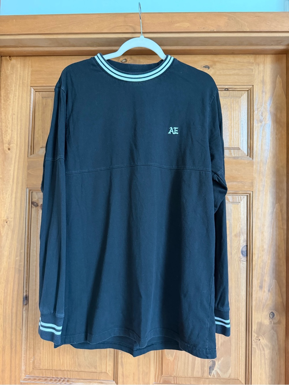 American Eagle Outfitters Black Long-Sleeve Crewneck with Mint Trim